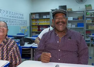 Casal de idosos vai à escola para aprender a ler e a escrever em Ribeirão Preto: 'Vai mudar muita coisa'