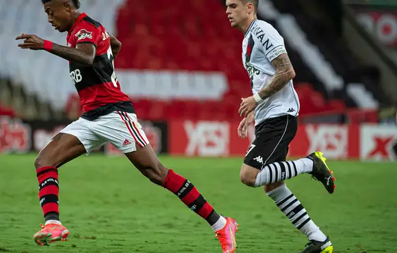 Separados por um ponto, Santos e Flamengo duelam pelo Brasileiro