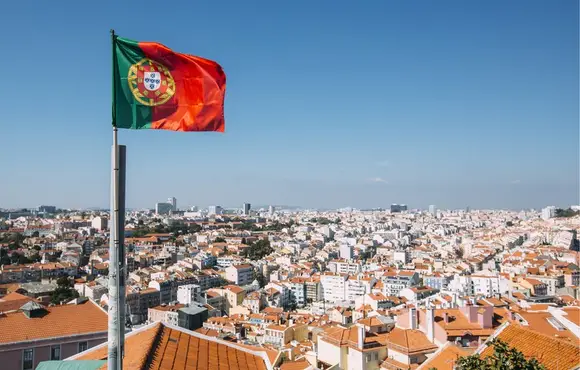 Brasileiros são bem-vindos em Portugal, diz presidente português